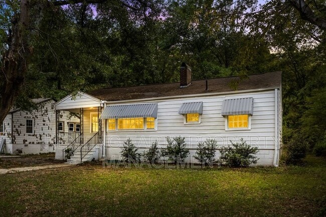 Building Photo - 832 Meadowbrook Dr