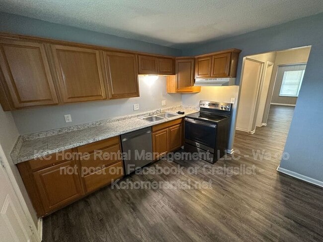 Photo - 9215 E 54th St