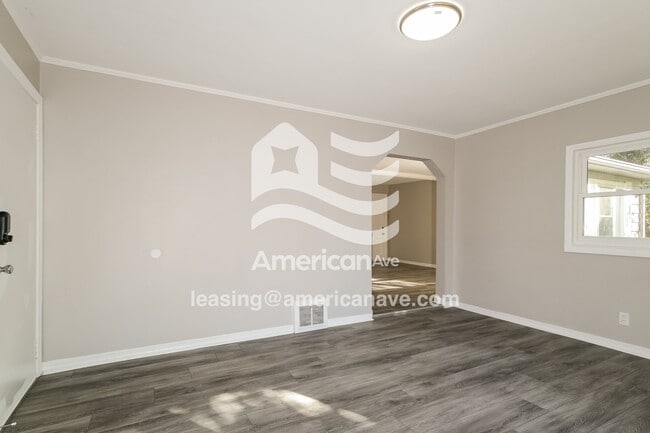 Photo - 111 Scott Ave