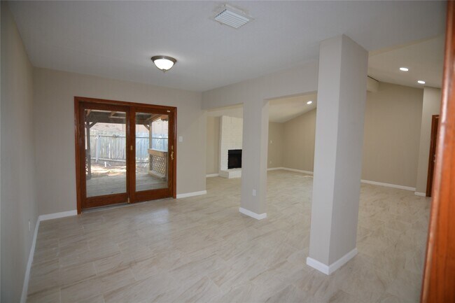 Photo - 906 Arrow Lake Dr