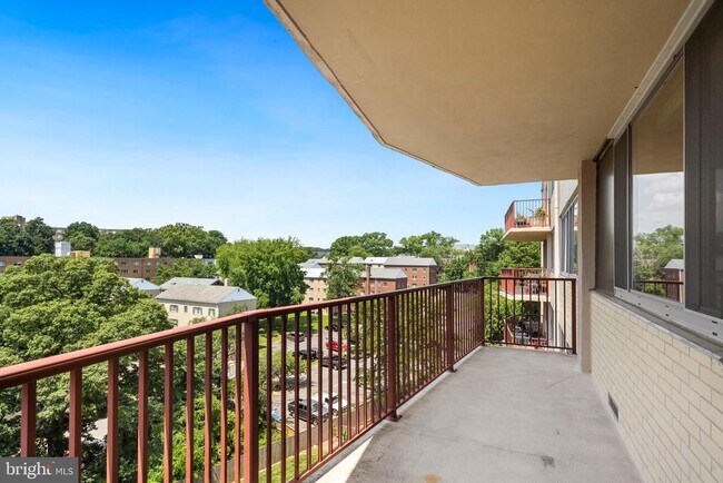 Photo - 5353 Columbia Pike Unit 607