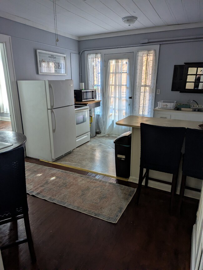 Photo - 208 Sutton St