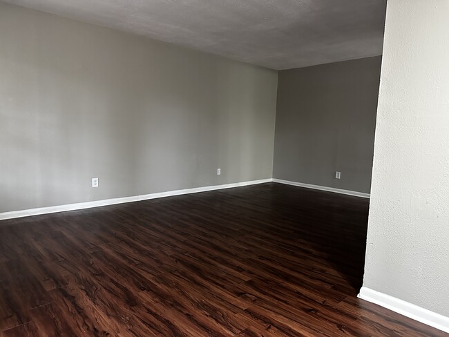 Living Room - Marisposa Park Apartments