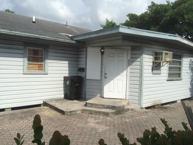 Photo - 717 SW 2nd Ct Unit 2