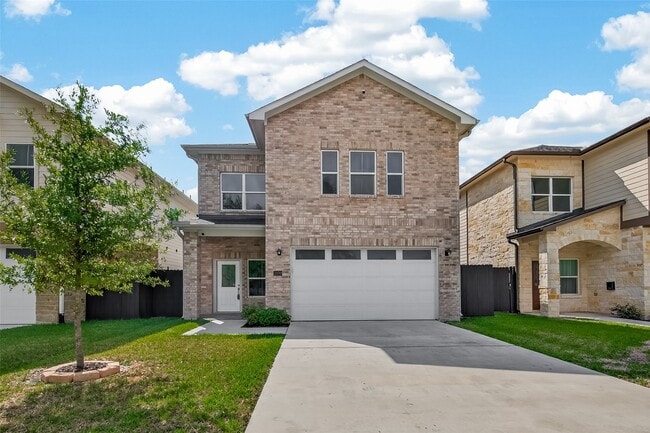 Building Photo - 2209 Silverbonnet St