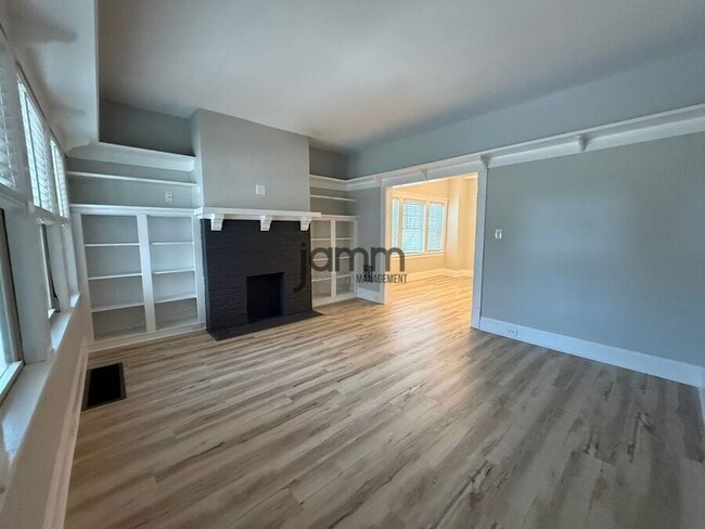 Photo - 1441 W 58th St