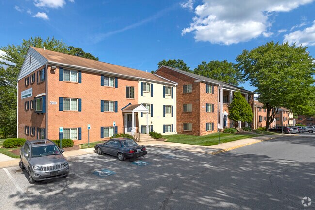 Deerfield Run &amp; Village Square North Apart&hellip; Apartments