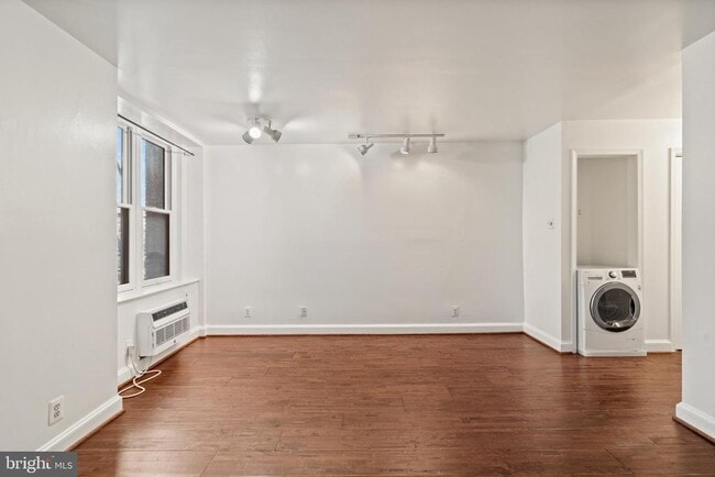 Building Photo - 1316 New Hampshire Ave NW Unit 306