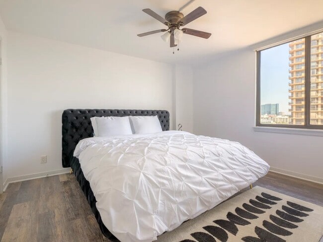 Photo - 3525 Sage Rd Unidad 1105