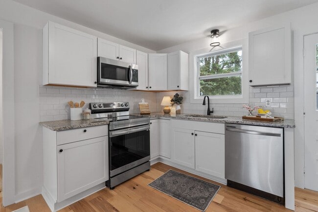 Photo - Modern Charm in Desirable East Ridge Neighborhood