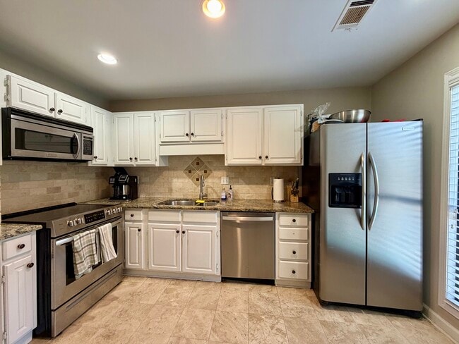 Kitchen - 3201 Lenox Rd NE Unit 2