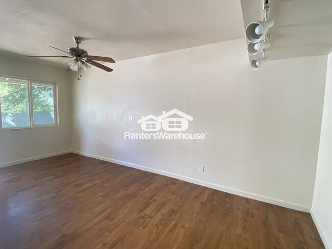 Photo - 325 S Pioneer