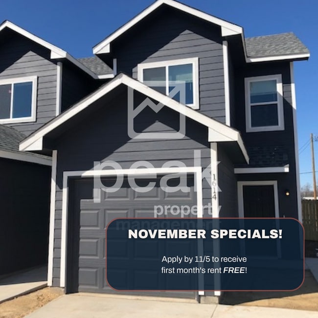 Building Photo - $1475! Stylish 2BR Townhome close to the S...