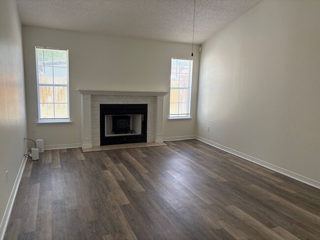 Photo - 192 Wright Cir