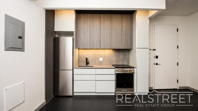 Building Photo - Brand-New 2-Bedroom Duplex with Private Basement & Premium Amenities Unit 1B