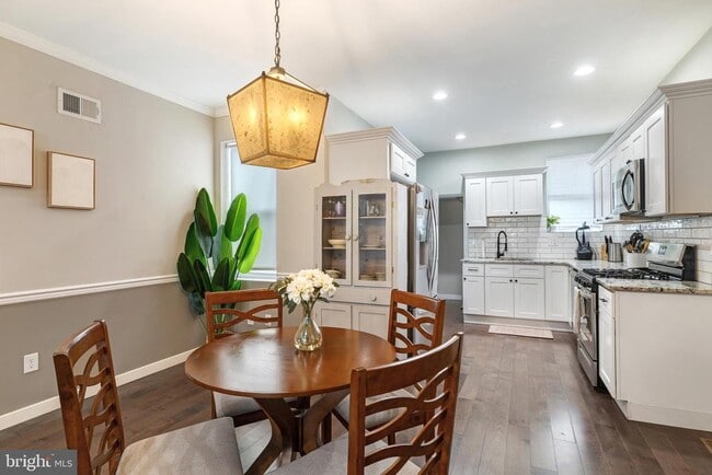 Photo - 1741 Georges Ln