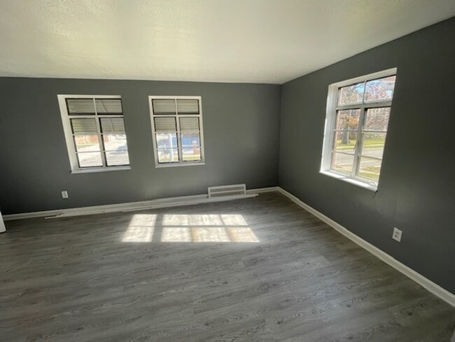 Photo - Renovated two bedroom unit! Unidad -1