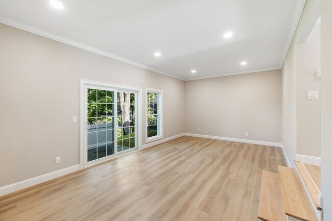 Photo - 241 Weaver St