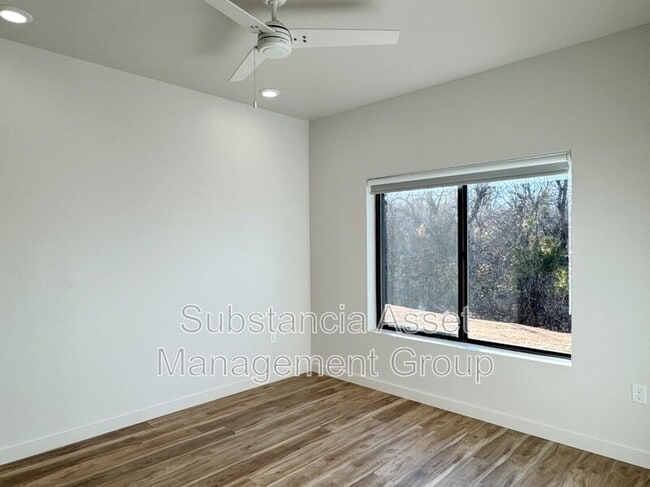 Photo - 1665 Midtown Pl