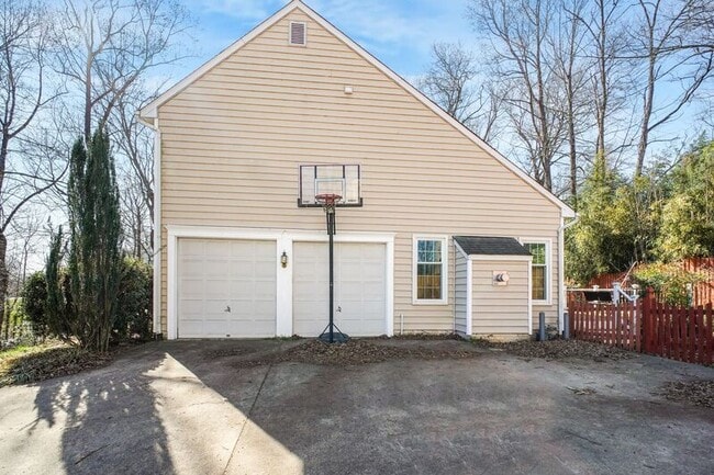 Photo - 655 Lancaster St