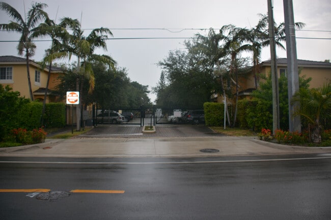 Photo - 324 NE 3rd St Unidad D