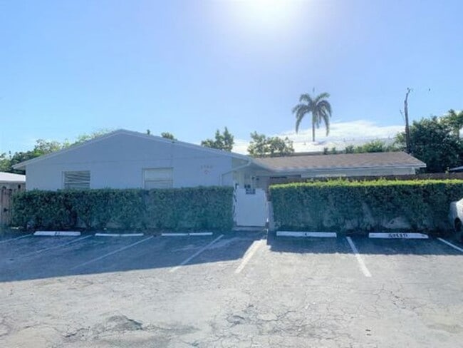 Photo - 1140 NE 25 Ave