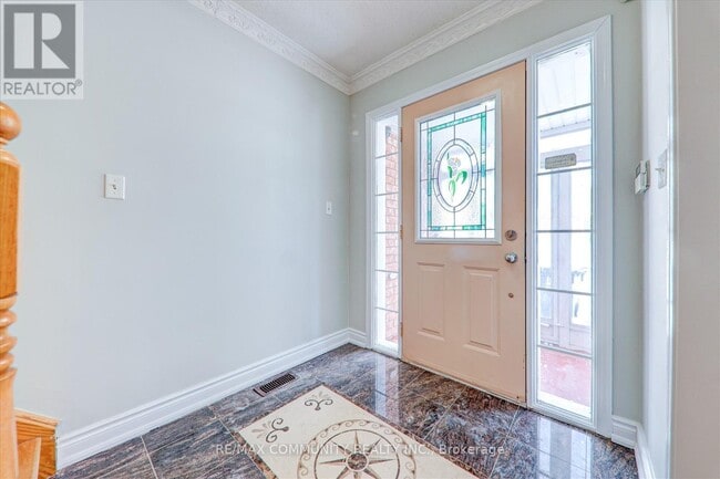 Photo - 101 Meandering Trail