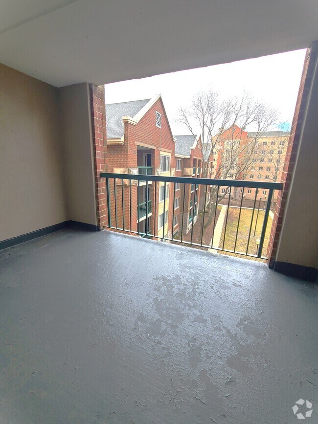 Building Photo - 1 S Point Dr Rental