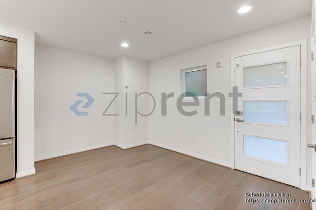 Photo - 3300 NE 65th St