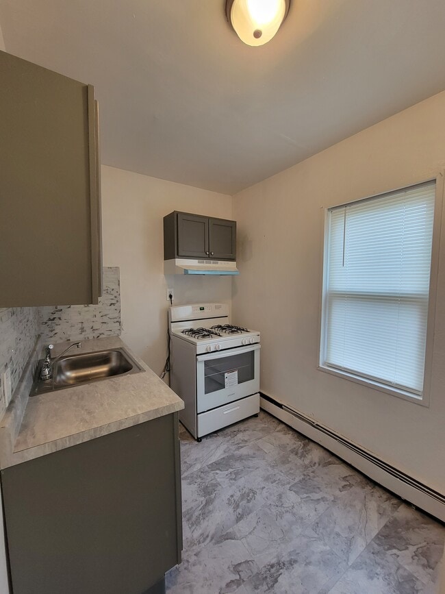 Kitchen - 1462 Olden Ave Unit 2