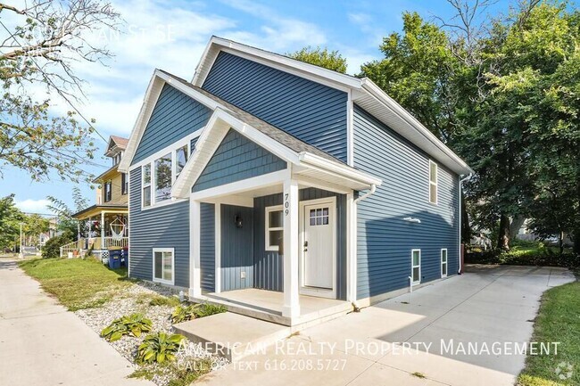 Building Photo - 709 Logan St SE Rental