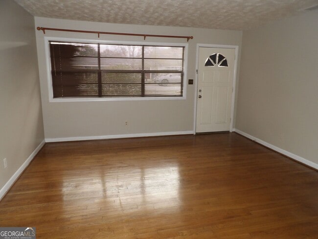 Photo - 5261 Heather Ln