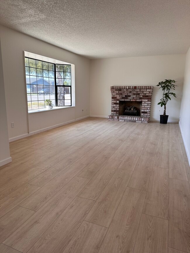 Photo - 984 McKenzie Ave