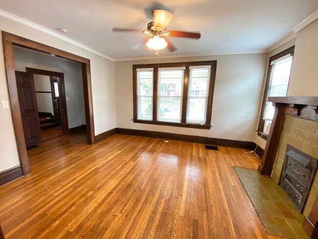 1827-1829 Summit St