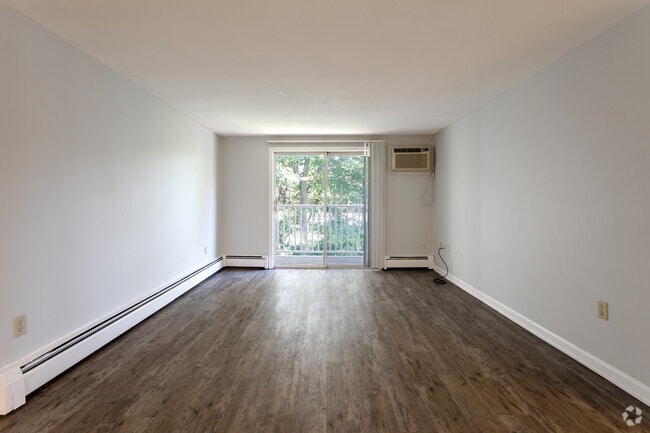 2BR,1BA-850sf