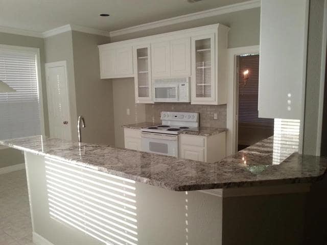 Photo - 908 Sunningdale