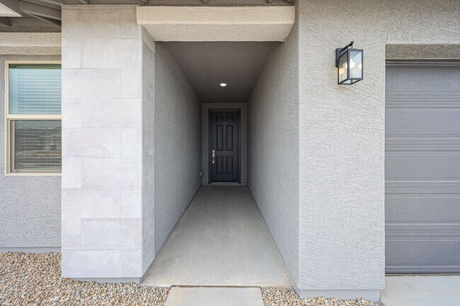 Photo - Modern Mountainside Living: Stunning New 4...