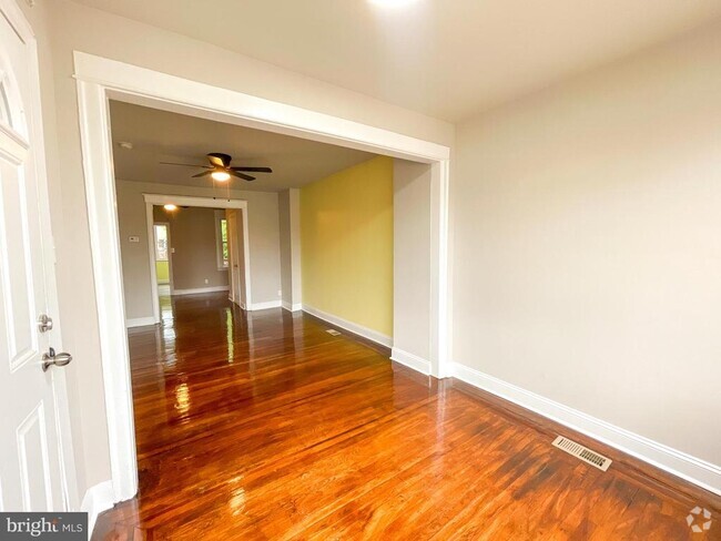 Building Photo - 6818 Wyncote Ave Rental