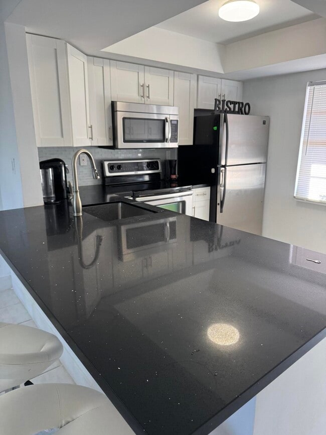 Building Photo - 9272 SW 3rd St Unit 411