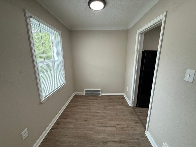 Photo - 14118 Evergreen Rd Unit 14118 Evergreen - Lower