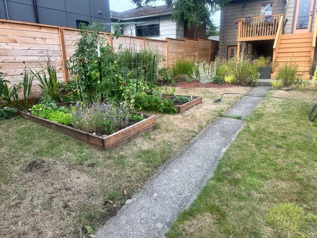 5225 36th Ave SW