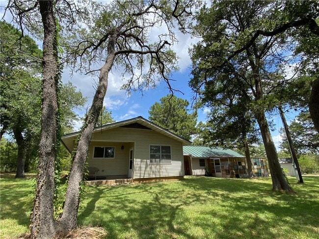 Building Photo - 421 Leisure Ln