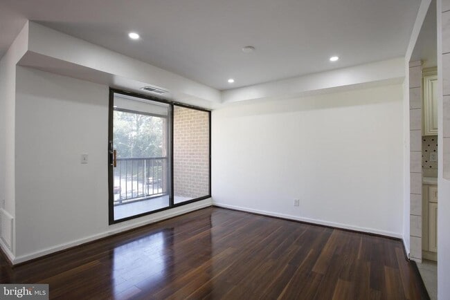 Building Photo - 6317 Park Heights Ave Unit 417