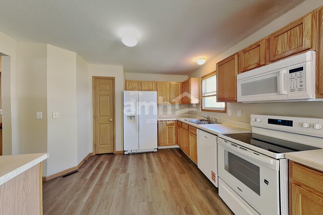 Photo - 485 Sycamore Creek St