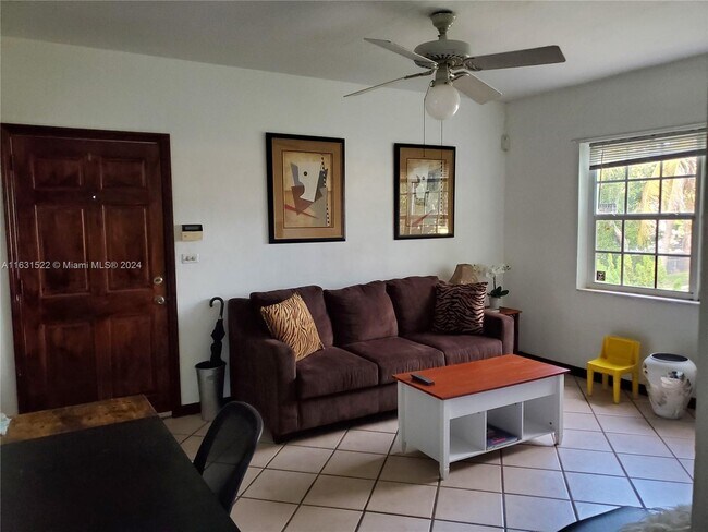 Photo - 1994 SW 17th Ct Unidad 4