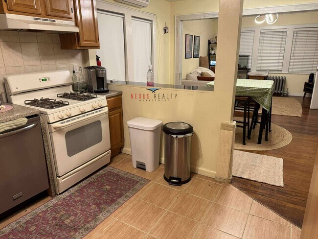 Photo - 21-12 29th St