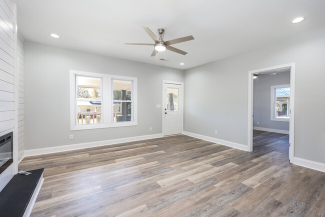 Photo - 812 Ashdol St