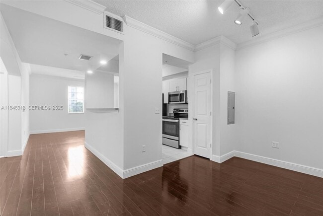 Photo - 533 NE 3rd Ave Unit 318