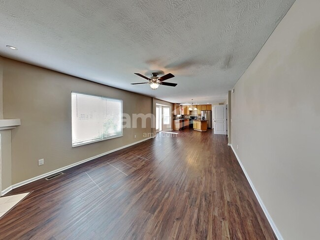 6694 Waverly Park