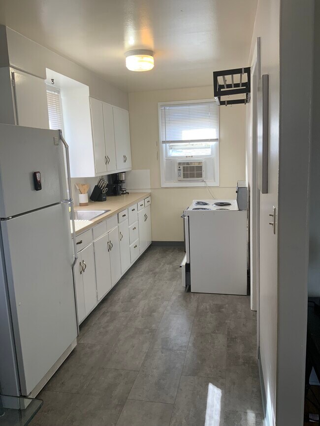 Photo - 100 W 4th St